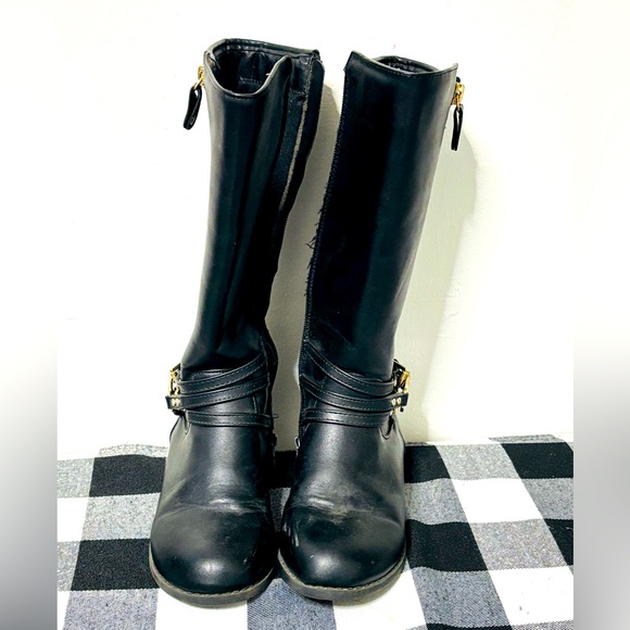 Michael Kors Black Quilted boots with Gold Accents size 1 - Picture 3 of 7